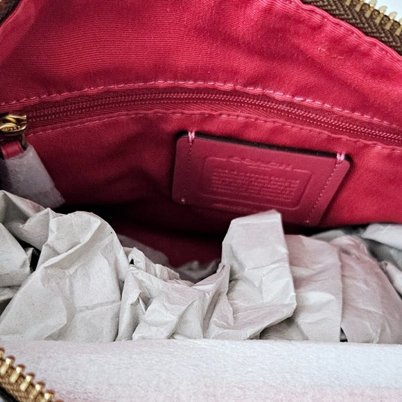 COACH Hobo In Signature Canvas - Picture 7 of 8